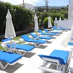 Aparthotel Michalis & 3*