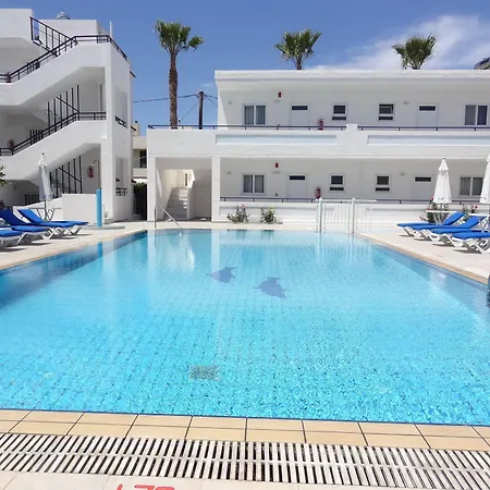 Michalis & מלון דירות העיירה קוס