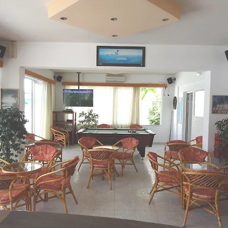 Michalis & Lägenhetshotell 3*